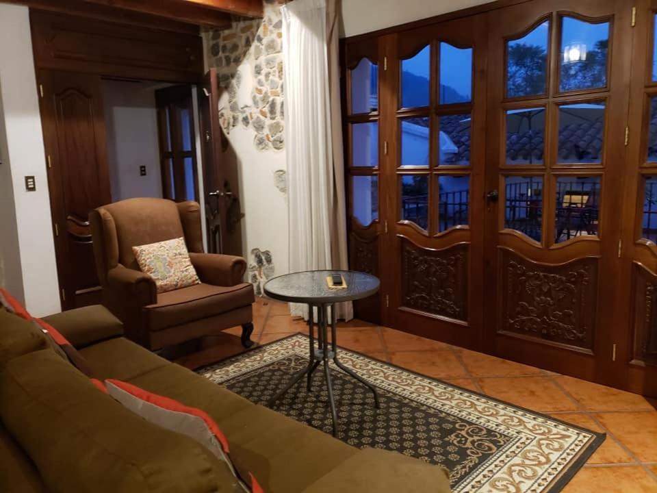 La Casa De La Alameda Bed and Breakfast Antigua Zewnętrze zdjęcie