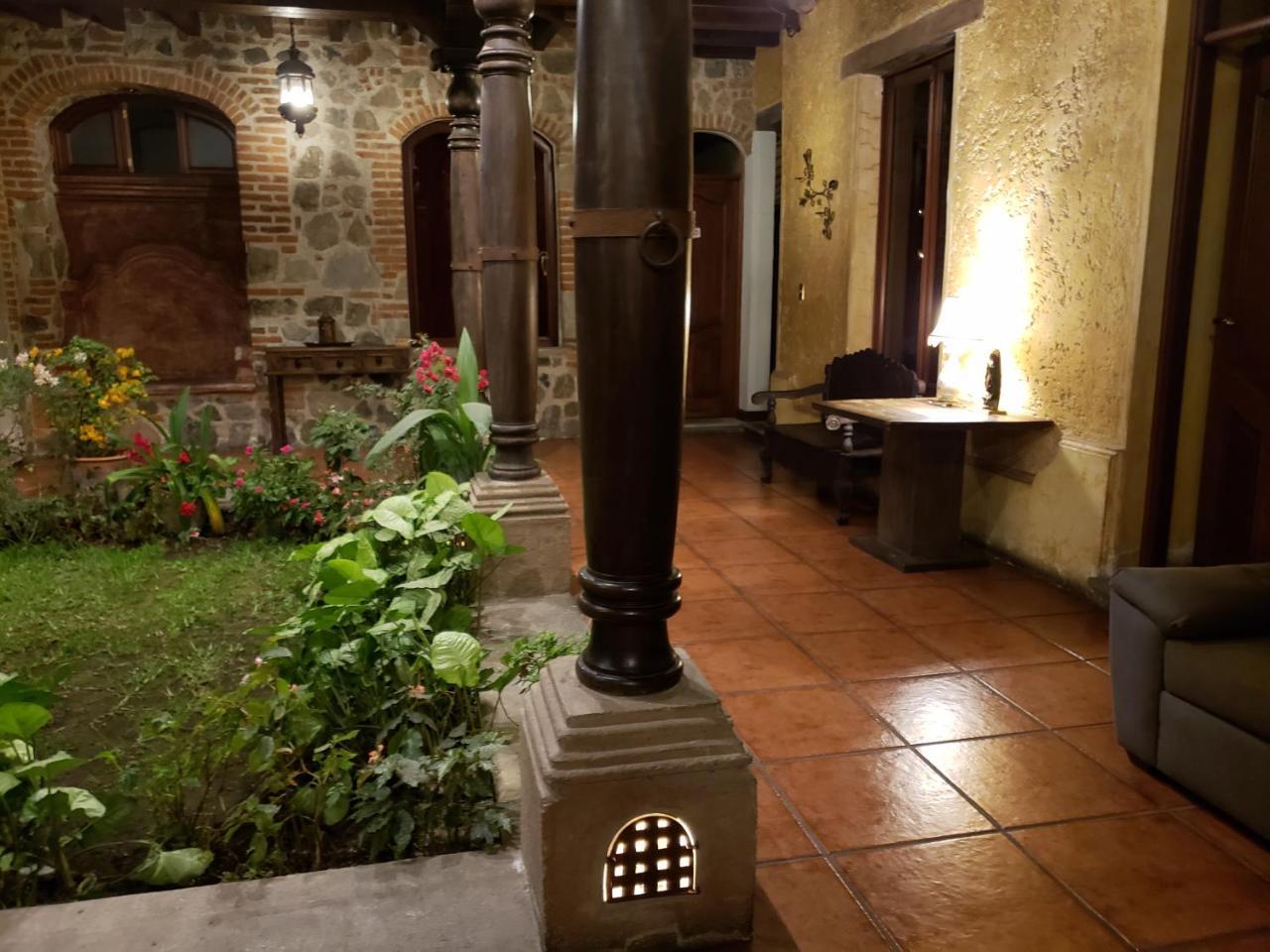 La Casa De La Alameda Bed and Breakfast Antigua Zewnętrze zdjęcie
